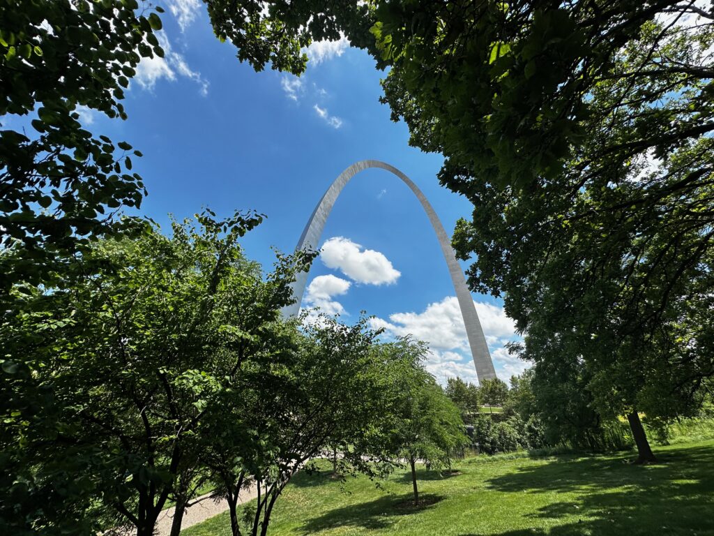 Read more about the article GATEWAY ARCH